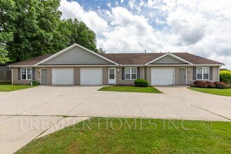 Building Photo - 92-92 Meadow Wood Dr
