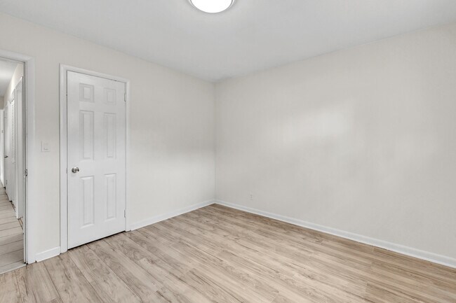 Foto del edificio - 46 Daniel Dr