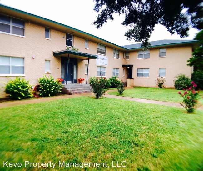 Building Photo - 843 East Dr