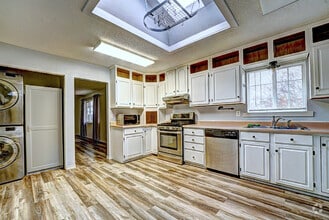 Building Photo - 188 Rosalie Dr