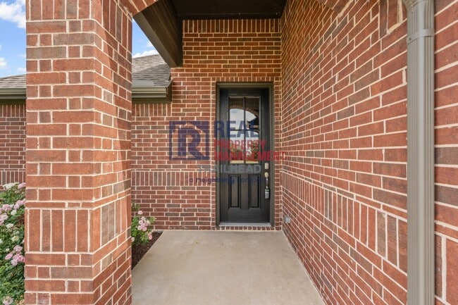Building Photo - Stunning 4-Bed, 2-Bath Home in a Great Loc...