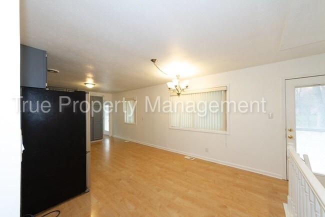 Foto del edificio - 916 Chevy Chase Ln