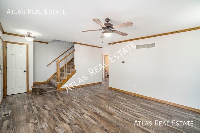 Building Photo - Beautiful and spacious 3 bedroom, 3.5 bath!