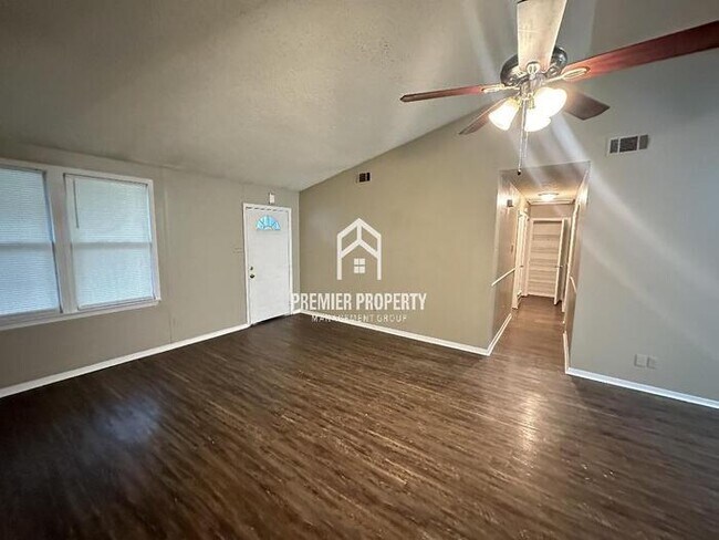 Foto del edificio - 5738 Ashridge Pl