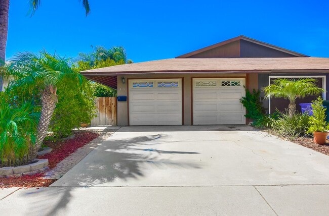 Building Photo - Single Story Duplex with Two Private Residences