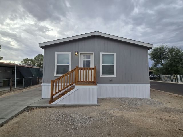 Building Photo - 4650 E Carey Ave