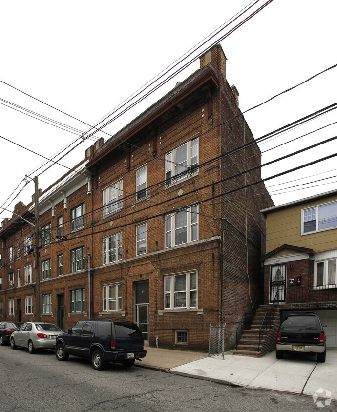 Primary Photo - 67 Hopkins Ave