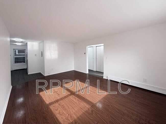 Photo - 19 Van Rensselear St #4 Apartment