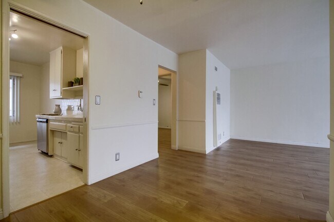 Foto del edificio - 1737 N Orange Dr