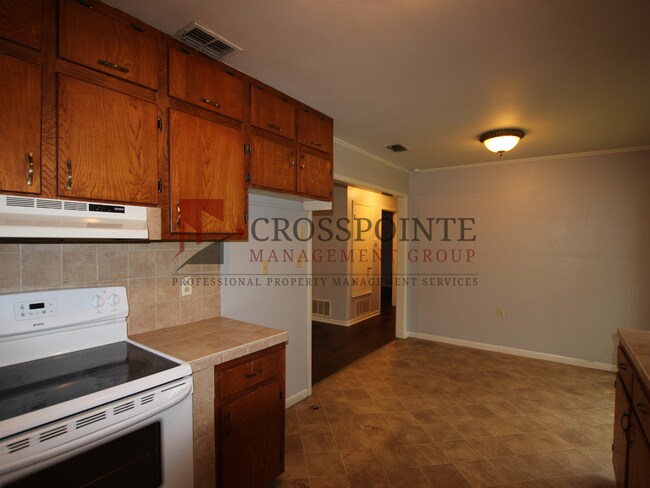 Building Photo - Beautiful 3 bedroom 2 bath home in Flint! Lease Take Over!