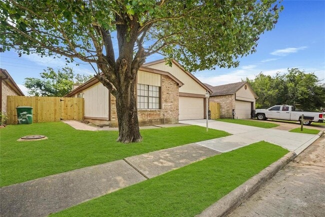 Building Photo - 3409 Meadway Dr