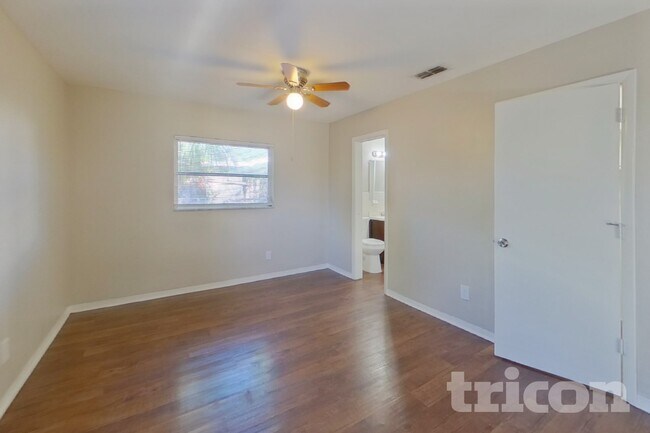 Foto del edificio - 2022 68th Ave S