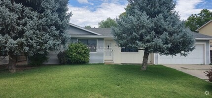 Building Photo - 175 Applewood Dr