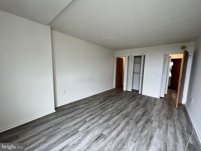 Building Photo - 241 S 6th St