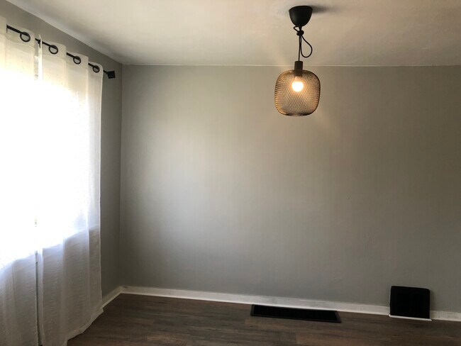 Foto del edificio - 205 Macfarlane Dr