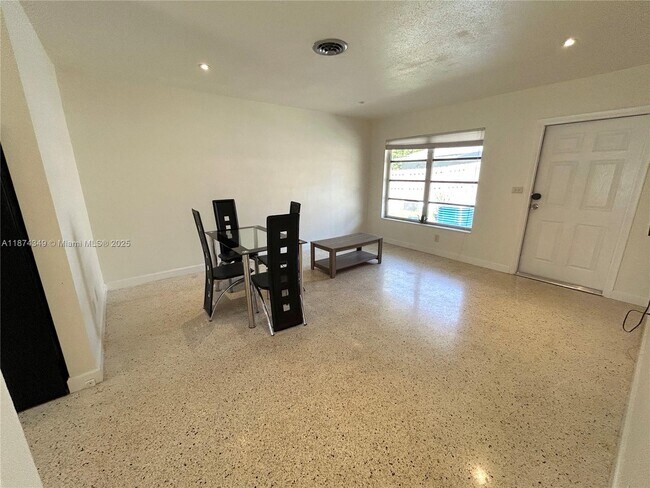 Foto del edificio - 2441 NW 9th Terrace