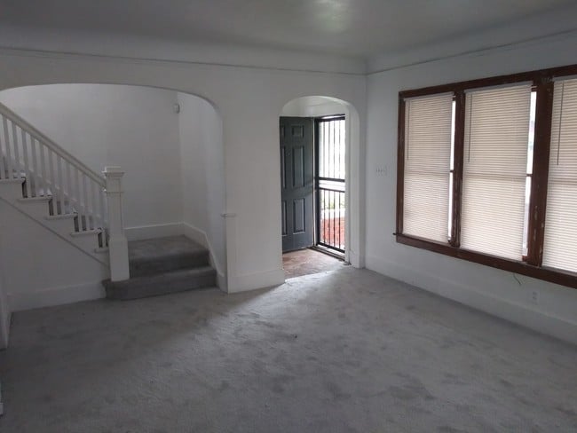 Building Photo - 12092 Promenade Ave