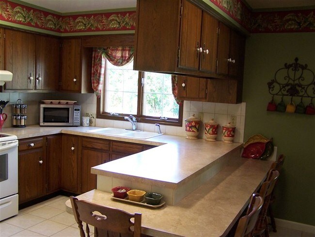 Building Photo - 3 br, 1.5 bath  - Luxury Duplex West Unit