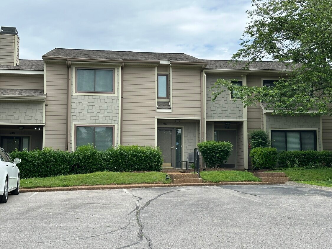 Foto principal - 616 Barlin Dr