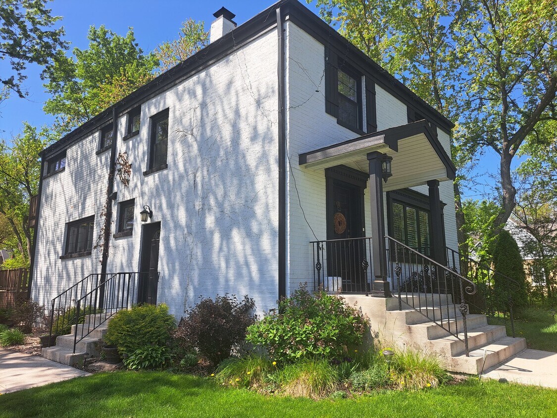 Foto principal - 107 E Clarendon St