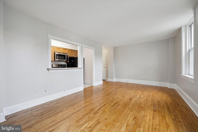 Building Photo - 1008 Spruce St