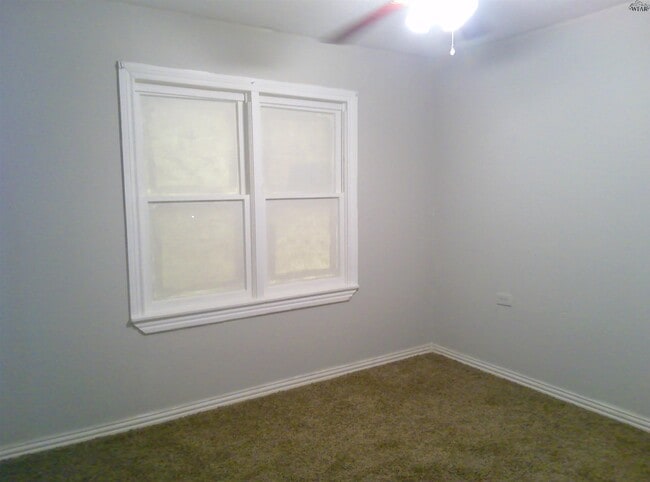 Foto del edificio - 5304 Burkburnett Rd