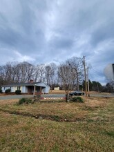 Building Photo - 2670 Turner Rd