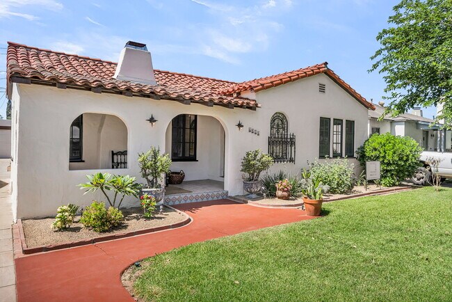 Building Photo - 4654 Merrill Ave
