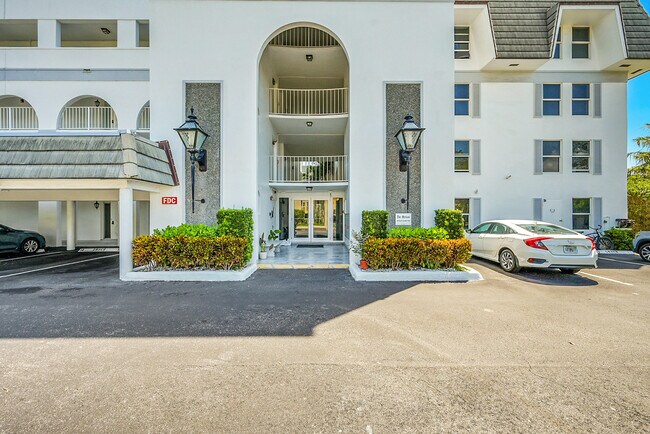 Foto del edificio - 800 E Camino Real