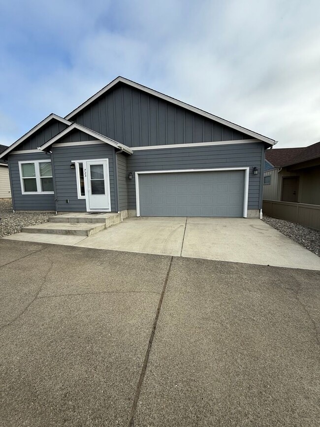 Building Photo - Stunning 3 bed/2 bath near Beaches & Dunes