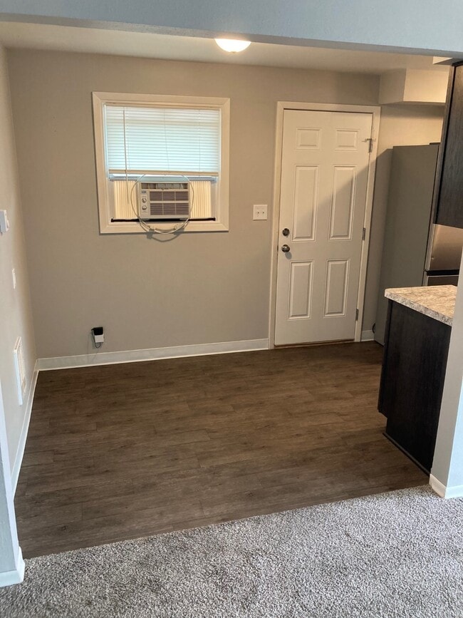 Building Photo - 609 E Euclid Ave