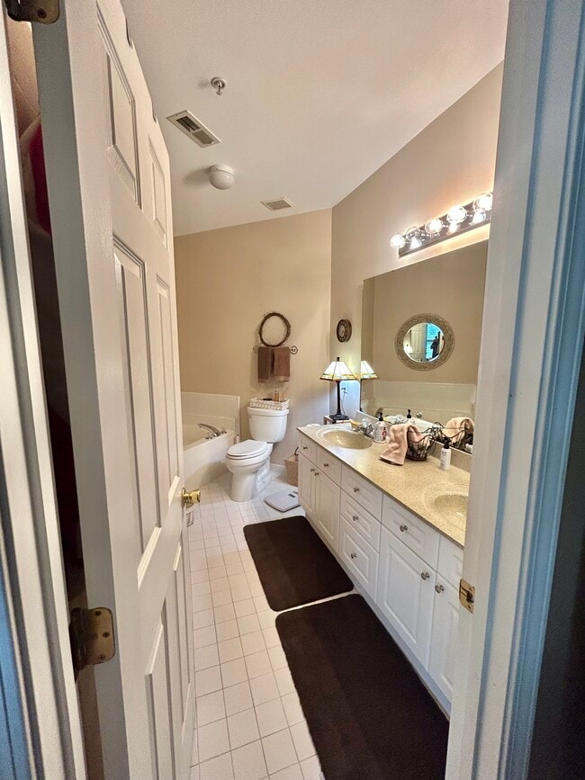 Master bath - 7822 Village Harbor Dr