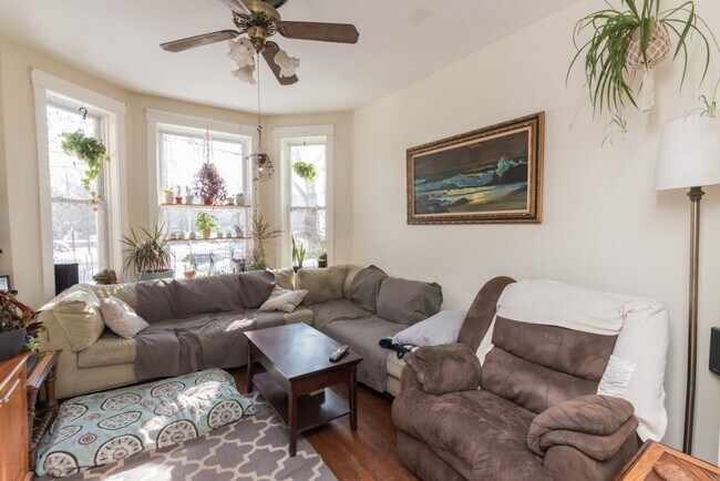 Foto del edificio - 2752 W Logan Blvd