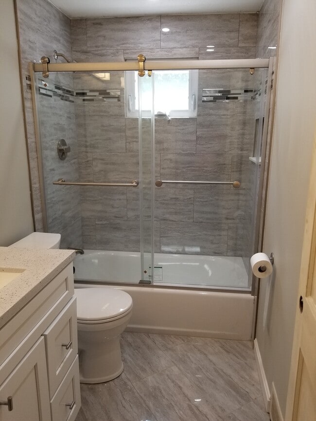 Foto principal - 46 Brookway Dr