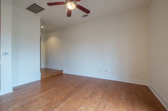 Foto del edificio - Beautiful 2 Bedroom, 2.5 Bath Townhome in Northwest Austin