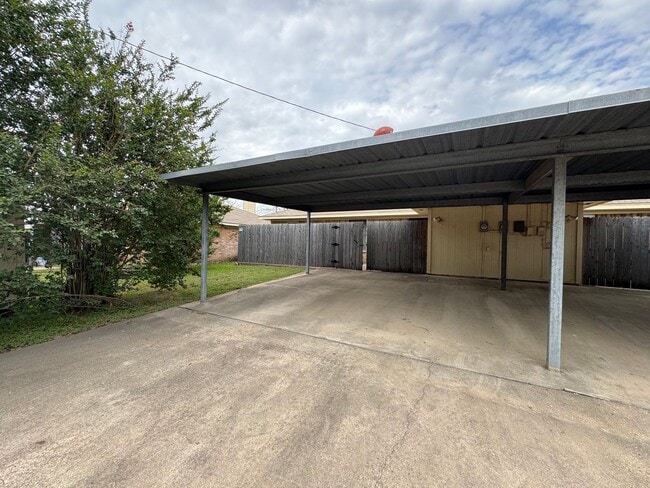 Building Photo - Midway ISD Duplex