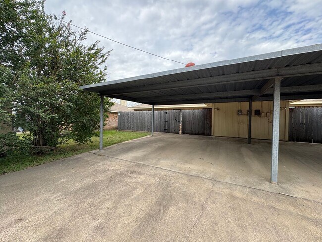Foto del edificio - Midway ISD Duplex