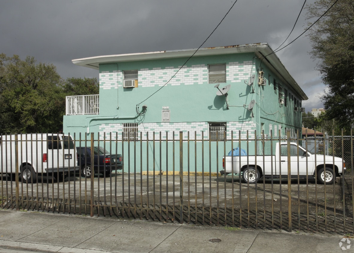 Building Photo - 2751 NW 46th St