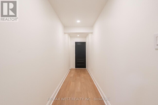 Photo du bâtiment - 75 Wright Crescent