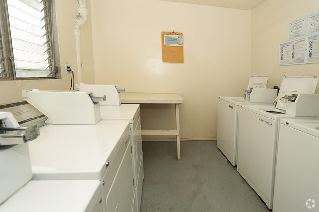 Laundry Facilities - Walnut Street Apartments