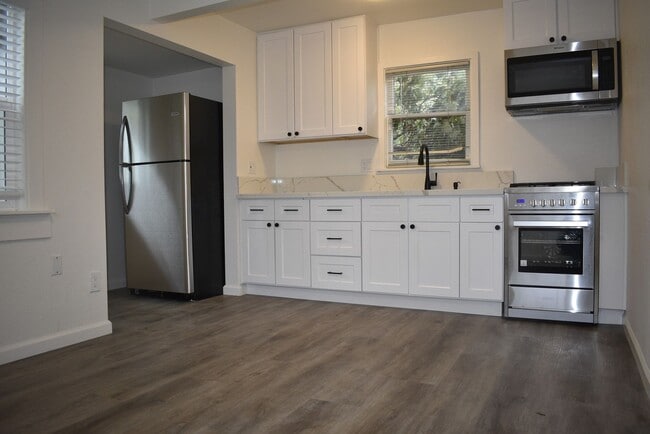 Building Photo - 159 Donner Ave