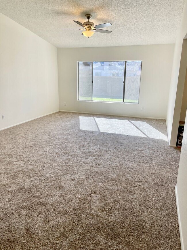 Foto del edificio - Beatufiul 3 Bed/2 Bath Single Level Home I...