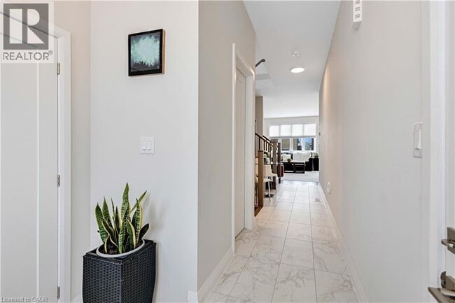 Building Photo - 5 Cherry Blossom Hts