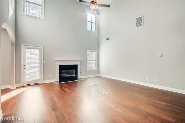 Foto del edificio - 5 br, 4.5 bath House - 1571 English Manor ...