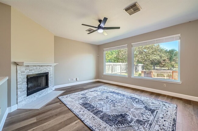 Building Photo - 15013 Doria Dr