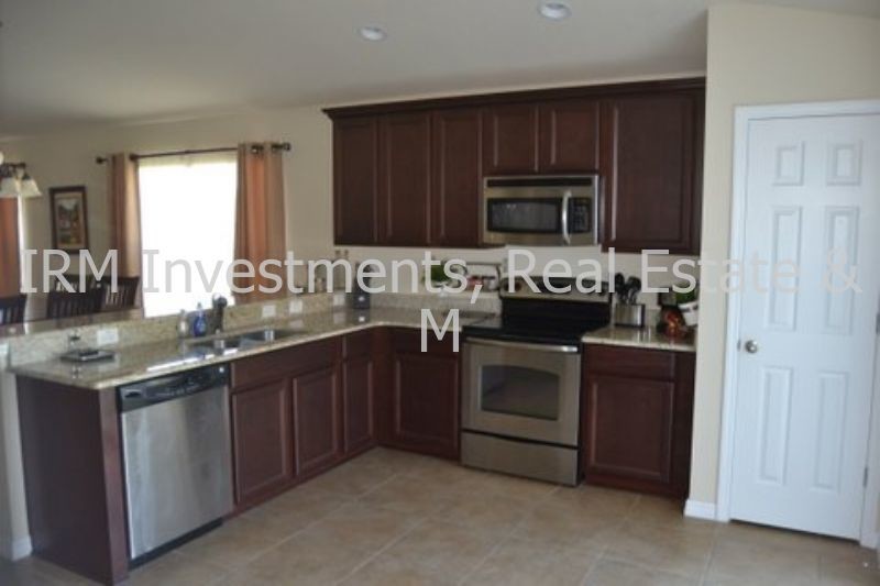 Foto del edificio - 4 bed 2 bath house - Furnished