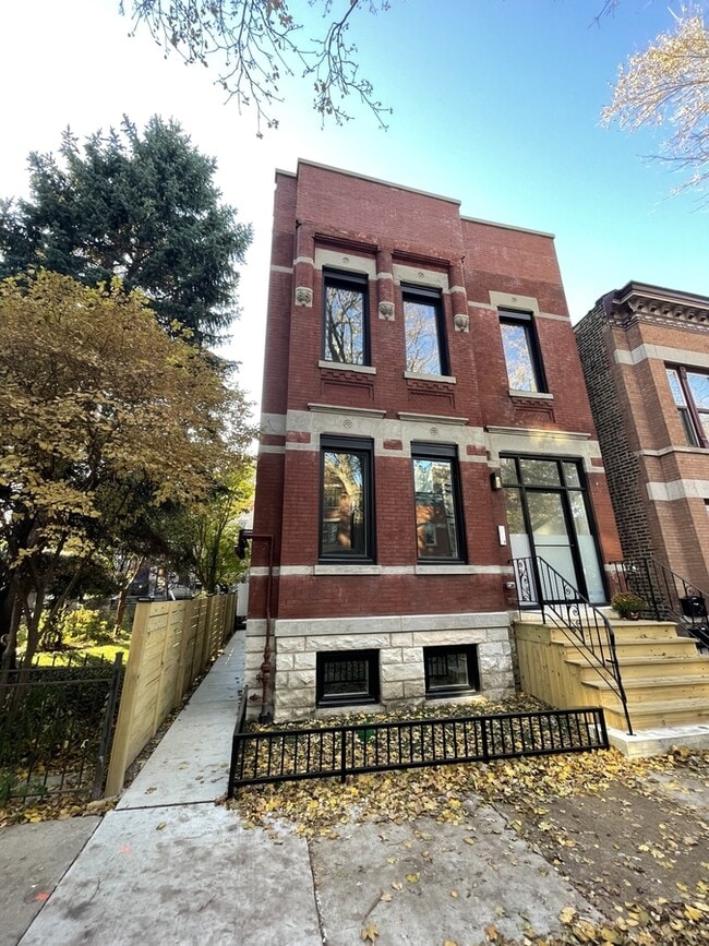 Building Photo - 822 N Winchester Ave