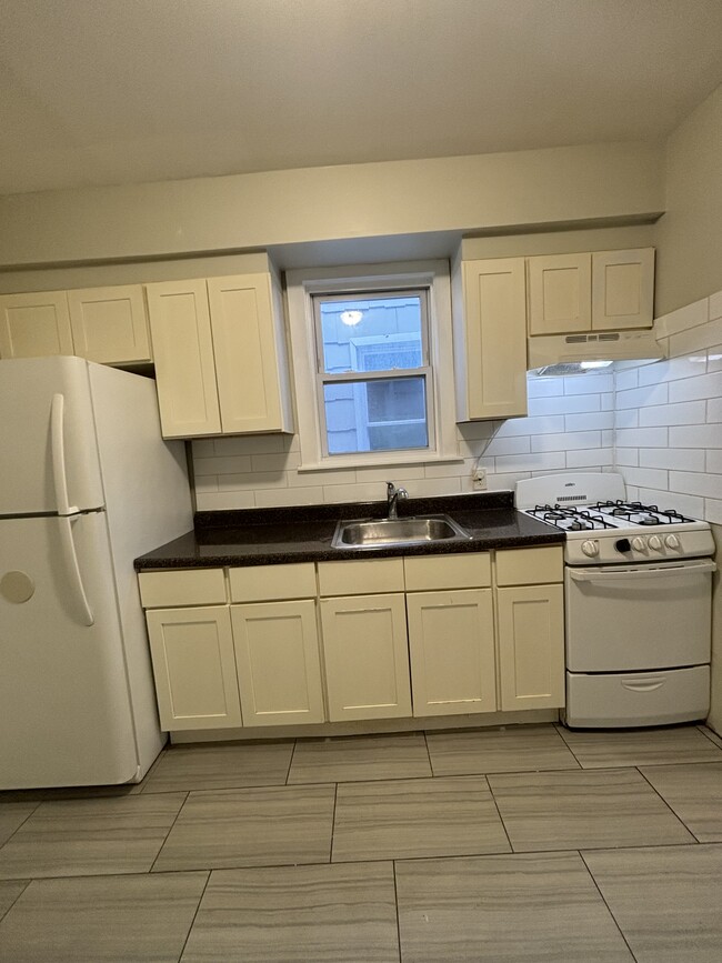 189 Elmwood Ave 4 - 188 Elmwood Ave
