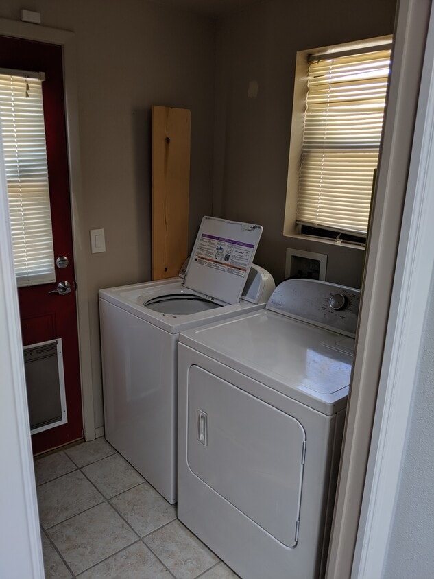 Washer and Dryer provided - 1638 Mountain View Ave