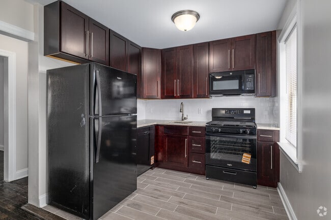 2BR, 1BA - 768SF - Kitchen - Boulevard Gardens